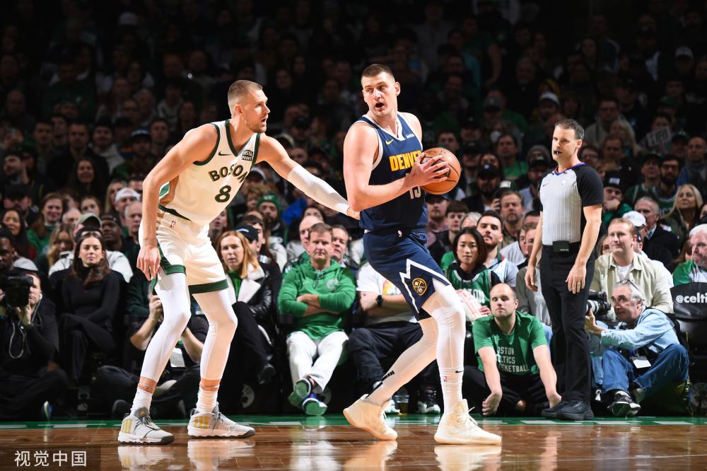 紧随其后的 紧随其后的